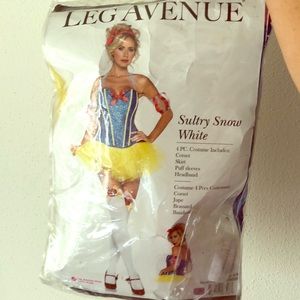 Legs Avenue snow white costume